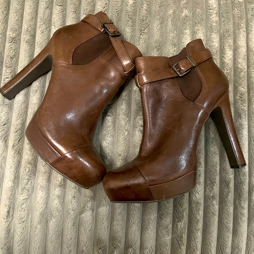 Gianni Bini Brown 4.5 inch Heeled Booties Buckle around ankle 9.5
